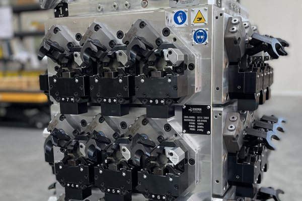 Attrezzatura per Lavorazione particolari in acciaio microfuso.
