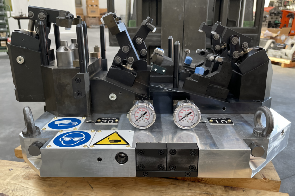 Attrezzature per Lavorazione particolari forgiati in alluminio settore automotive