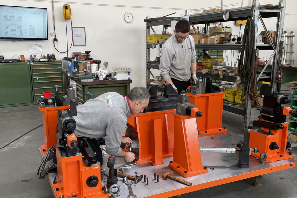 Attrezzatura per Lavorazione particolari in ghisa, settore motori marini