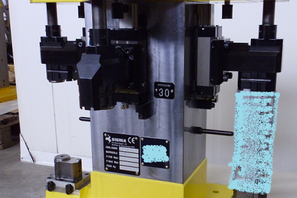 Attrezzatura per Lavorazione particolari in alluminio su centro di lavoro 4 assi. 